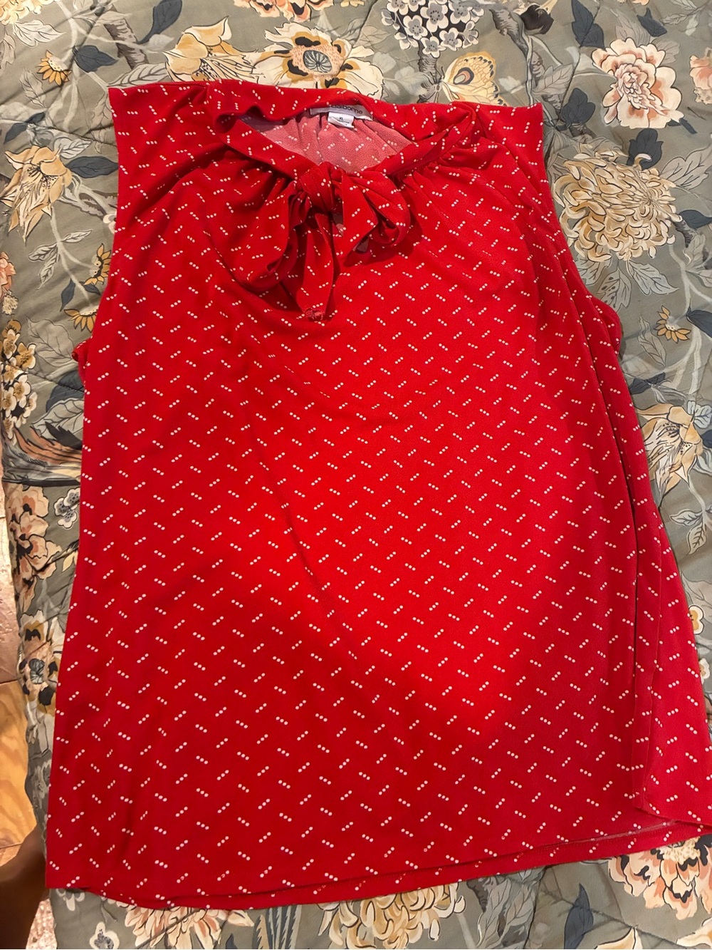 Liz Claiborne Red Sleeveless Tie-Neck Camisole with Micro Dot Print